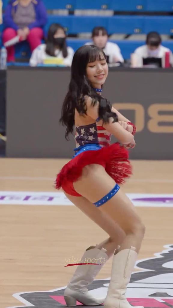 最好的啦啦隊(duì)小姐姐！自信，健康充滿活力！