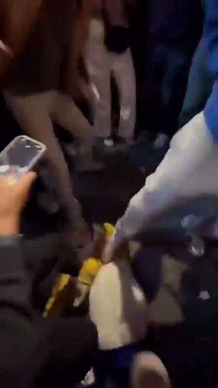 驚！尼克斯大勝步行者后，哈利伯頓遭主場球迷群毆